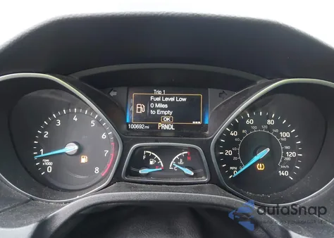 2018 Ford Focus S z USA, uszkodzony, nr VIN 1FADP3E25JL301376